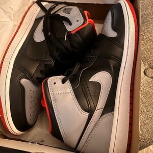 Air Jordan 1 Mid